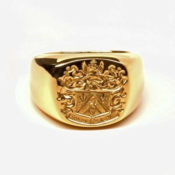 Coat Of Arms Signet Ring In Yellow Gold With Diamond Border